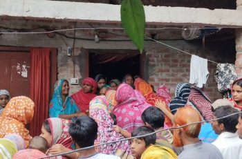 চাঁপাইনবাবগঞ্জে বিদ্যুতায়িত হয়ে একই পরিবারের ৩ জনের মৃত্যু
