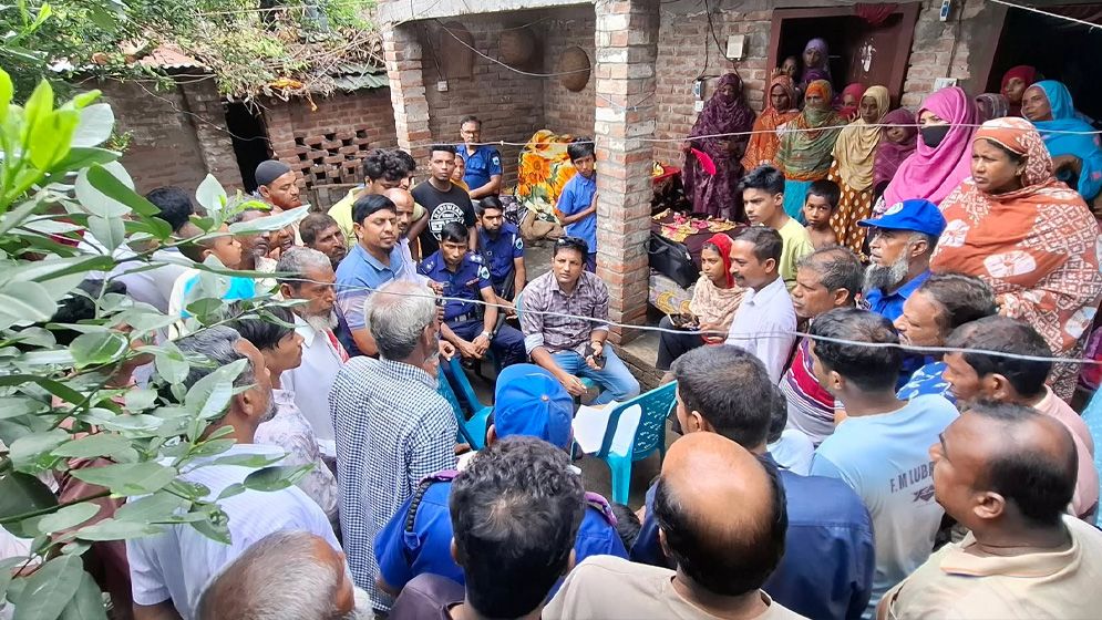 চাঁপাইনবাবগঞ্জে বিদ্যুৎস্পৃষ্ট হয়ে ৩ জনের মৃত্যু