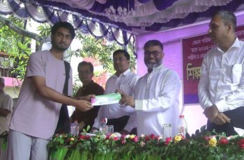 চুয়াডাঙ্গায় ২৯২ মেধাবী শিক্ষার্থীর হাতে শিক্ষাবৃত্তি প্রদান