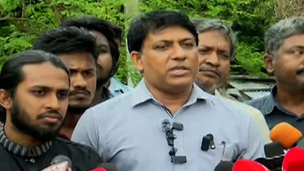রাবি শিক্ষার্থীদের রেলপথ অবরোধ তুলে নেওয়ার সিদ্ধান্ত