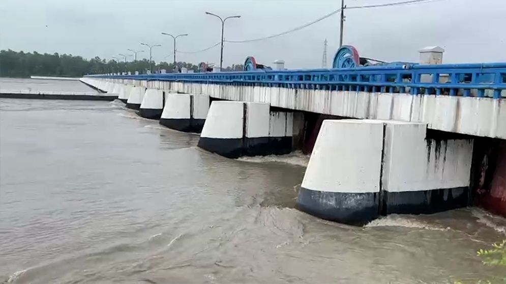 পাহাড়ি ঢল ও বৃষ্টিপাতে তিস্তার পানি বিপৎসীমার কাছাকাছি