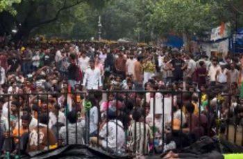 যন্তর মন্তরে ককরোচ পার্টির প্রতিবাদ, দাবি শিক্ষামন্ত্রীর পদত্যাগ