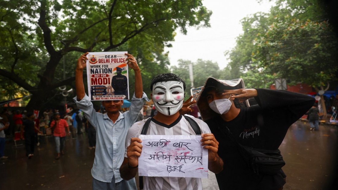 দিল্লিতে ১৪৪ ধারা, শিক্ষার্থীদের আন্দোলন তীব্রতর