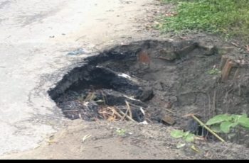রংপুর-লালমনিরহাট সড়কে ভয়াবহ ধস, দুর্ঘটনার ঝুঁকি বৃদ্ধি