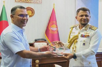 প্রধানমন্ত্রীর সঙ্গে বিদায়ী নৌবাহিনী প্রধানের সাক্ষাৎ