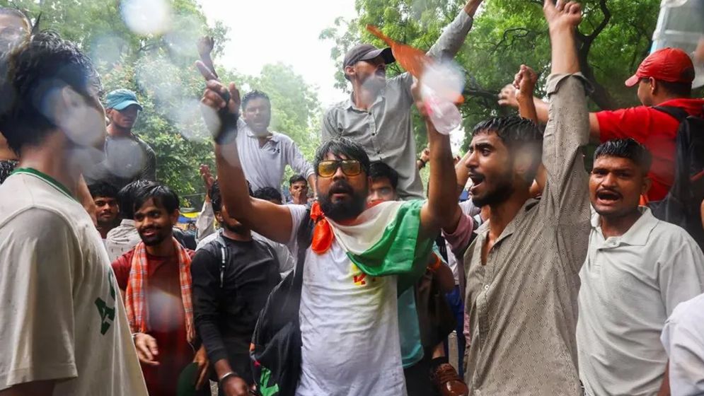 ককরোচ আন্দোলনের তীব্রতায় মোদি সরকারের ওপর চাপ বাড়ছে