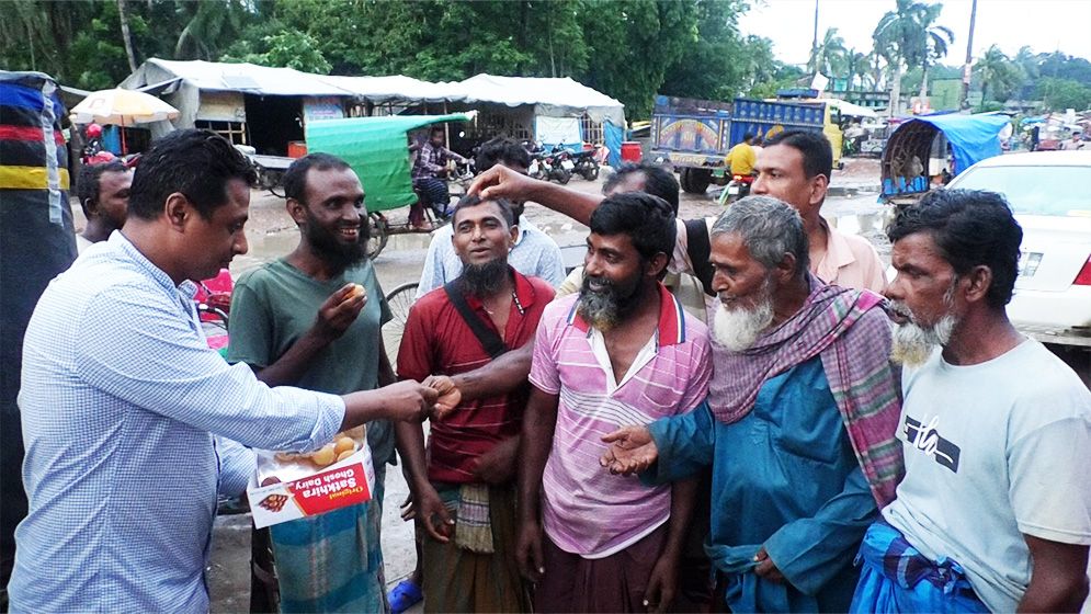জামায়াত থেকে এমপি গাজী নজরুল ইসলামকে বহিষ্কার, মিষ্টি বিতরণ