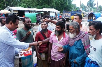 জামায়াত থেকে এমপি গাজী নজরুল ইসলামকে বহিষ্কার, মিষ্টি বিতরণ
