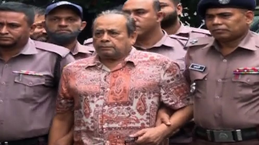 মোজাফফর হোসেনকে ট্রাইব্যুনালে হাজির করা হয়েছে মানবতাবিরোধী অপরাধে
