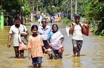 আসামে বন্যায় মৃতের সংখ্যা বেড়ে ৫০, ৮ লাখ মানুষ পানিবন্দি