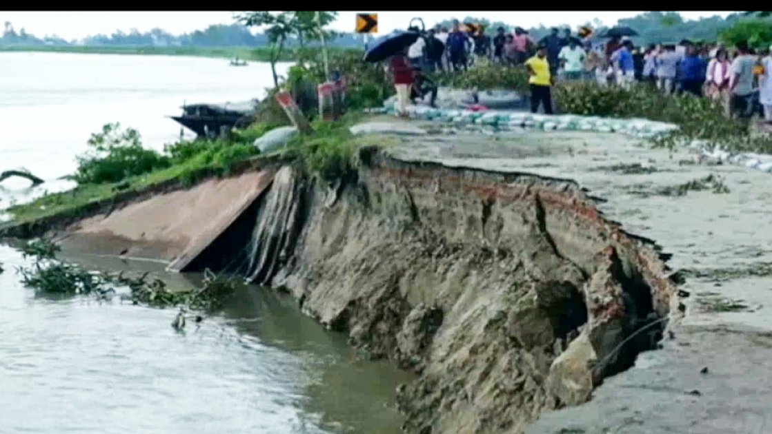 টাঙ্গাইল-ভূঞাপুর-তারাকান্দি সড়কের ধসে ভোগান্তি, স্থানীয়দের উদ্বেগ
