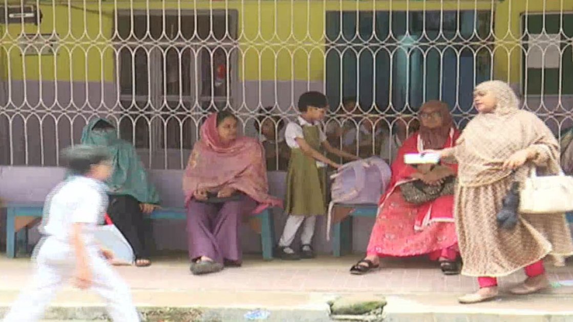 প্রথম শ্রেণিতে ভর্তি পরীক্ষায় চাপের মুখে শিশুরা