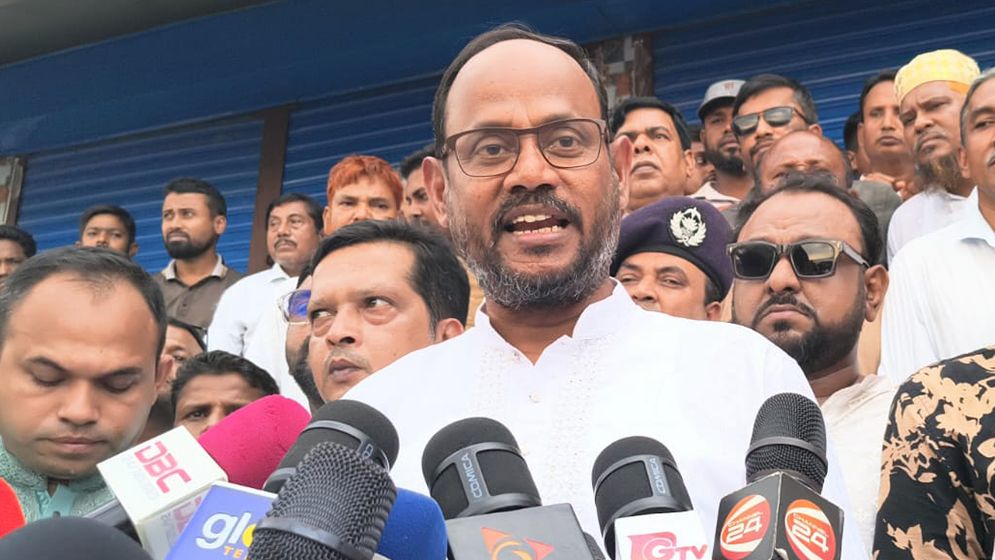 আগের সরকারের দুর্নীতির তদন্তের মাধ্যমে টেকসই বেড়িবাঁধ নির্মাণের পরিকল্পনা