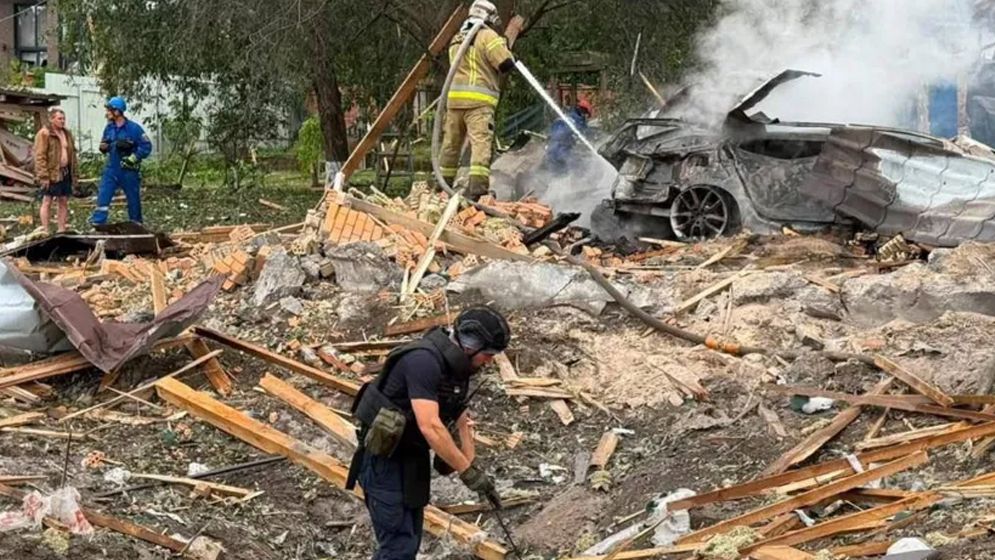 ইউক্রেনে রাশিয়ার হামলায় ১৫ জন নিহত, কিয়েভে গুরুতর আক্রমণ