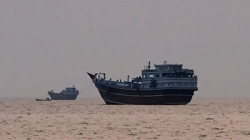 হরমুজ প্রণালির নিরাপত্তা নিয়ে আলোচনা করতে ইরানে ওমানের প্রতিনিধিদল