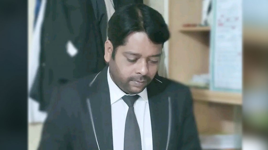 বাগেরহাটে আইনজীবীকে ছুরিকাঘাতে হত্যা
