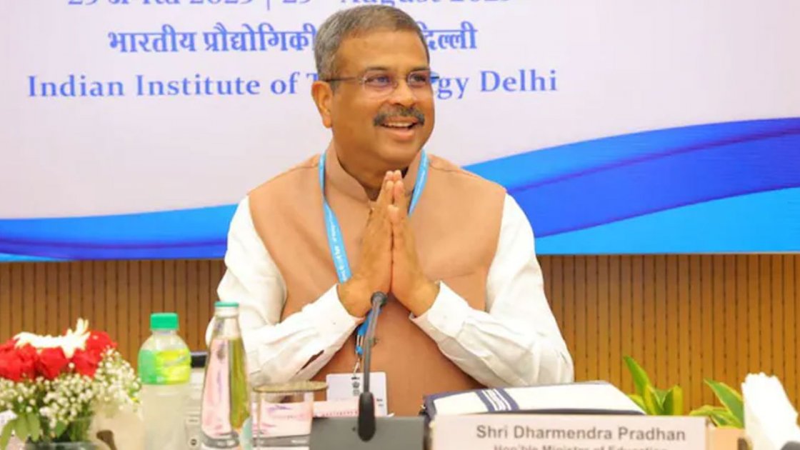 শিক্ষার্থীদের আন্দোলনের মুখে ভারতের শিক্ষামন্ত্রীর পদত্যাগ