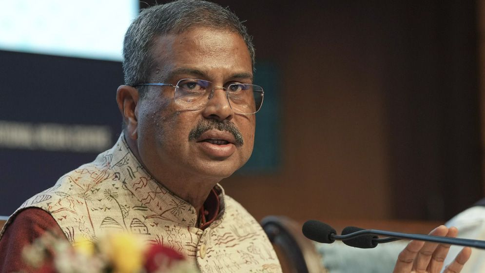 ভারতের শিক্ষামন্ত্রী ধর্মেন্দ্র প্রধানের পদত্যাগ: প্রশ্নফাঁসের দায় স্বীকার