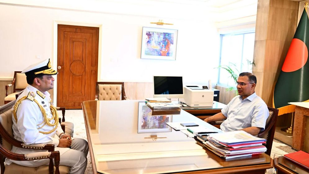 প্রধানমন্ত্রীর সঙ্গে নবনিযুক্ত নৌবাহিনী প্রধানের সাক্ষাৎ