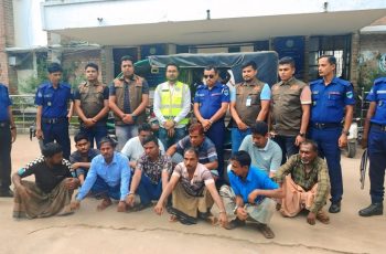 ঝিনাইদহে ইজিবাইক ছিনতাই চক্রের ১০ সদস্য গ্রেফতার