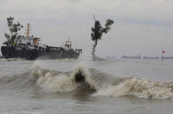 সাগরে লঘুচাপ সৃষ্টি, ৩ নম্বর সতর্ক সংকেত জারি