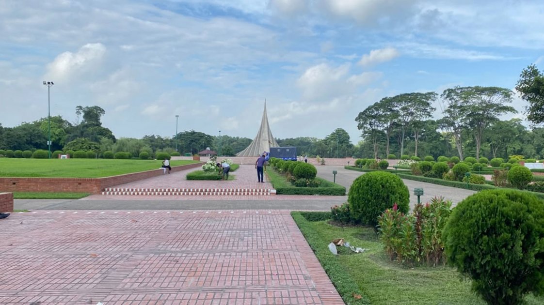 ভারপ্রাপ্ত রাষ্ট্রপতির সাভার জাতীয় স্মৃতিসৌধে শ্রদ্ধা নিবেদন