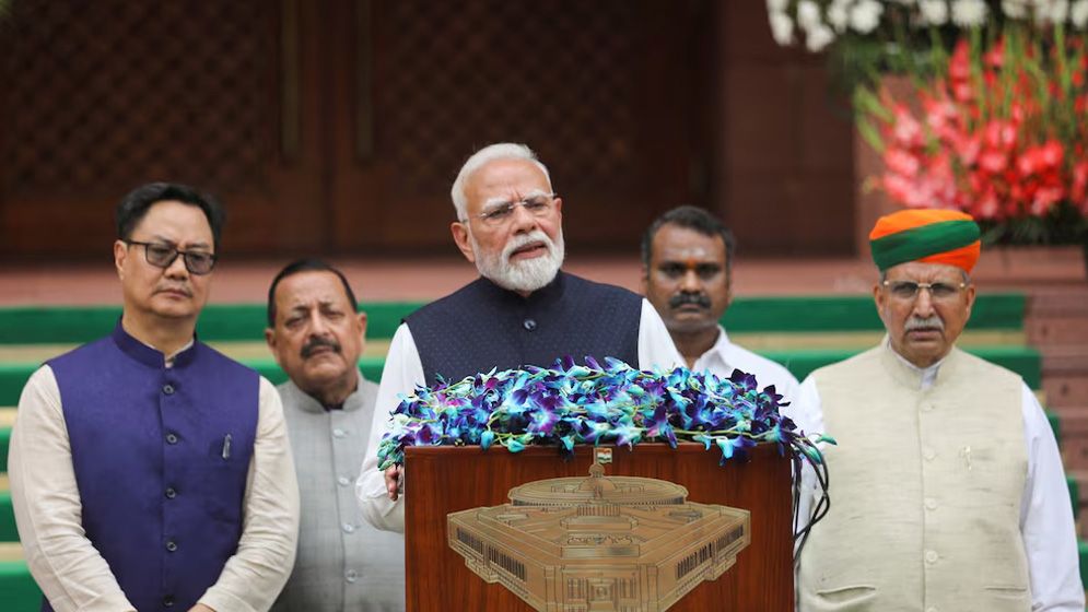 মোদির ভাবমূর্তিতে চিড়: শিক্ষামন্ত্রীর পদত্যাগের দাবিতে আন্দোলন