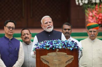 মোদির ভাবমূর্তিতে চিড়: শিক্ষামন্ত্রীর পদত্যাগের দাবিতে আন্দোলন