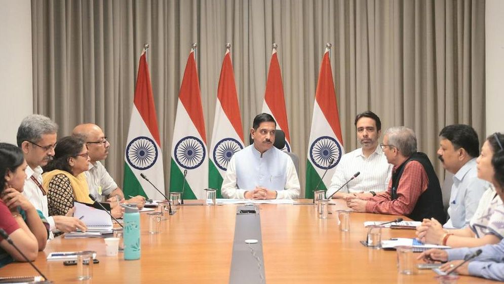 প্রহ্লাদ যোশী নতুন কেন্দ্রীয় শিক্ষামন্ত্রী হিসেবে দায়িত্ব গ্রহণ