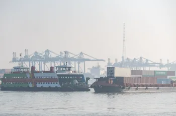 দক্ষিণ চীন সাগরে ভিয়েতনামী জাহাজডুবির পর ১৮ জন নিখোঁজ