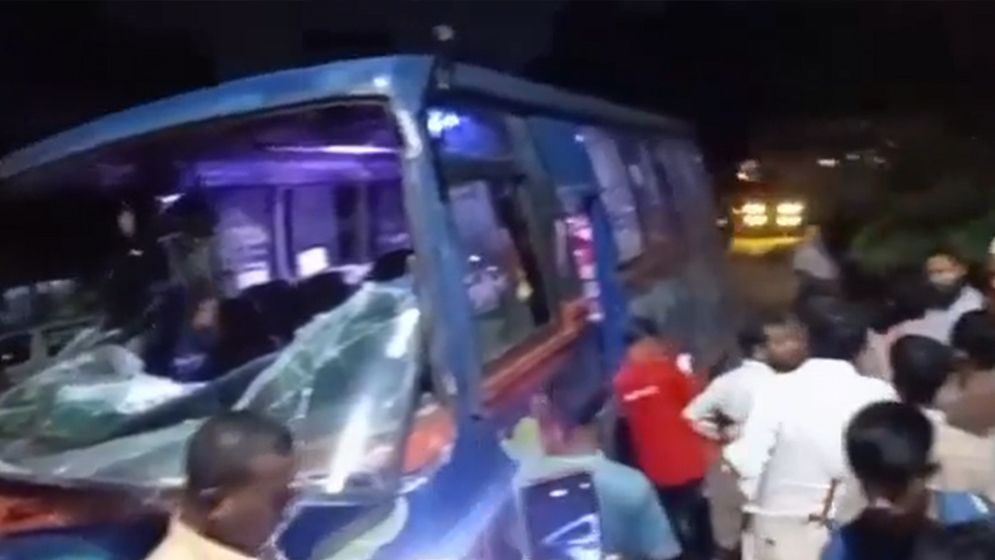 কুর্মিটোলা হাসপাতালে বাস দুর্ঘটনায় নিহত ১, আহত কয়েকজন