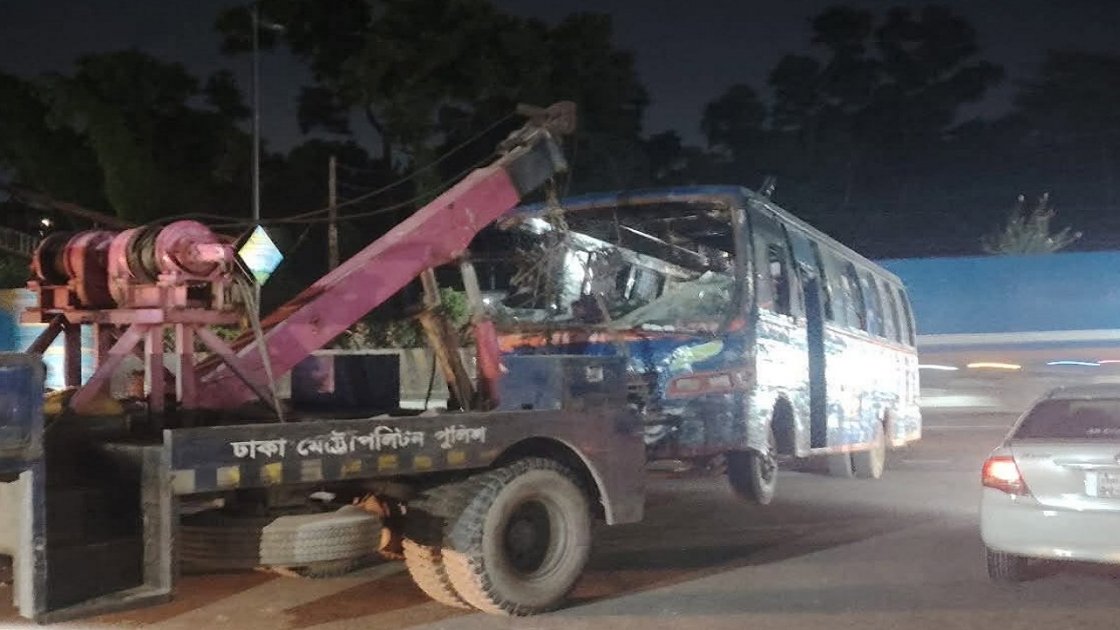 কুর্মিটোলা হাসপাতালে বাস দুর্ঘটনা, নিহত ১