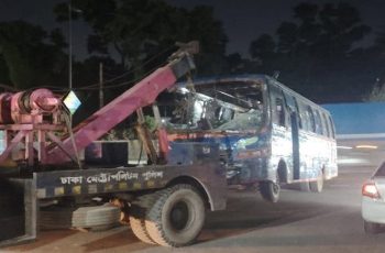 কুর্মিটোলা হাসপাতালে বাস দুর্ঘটনা, নিহত ১