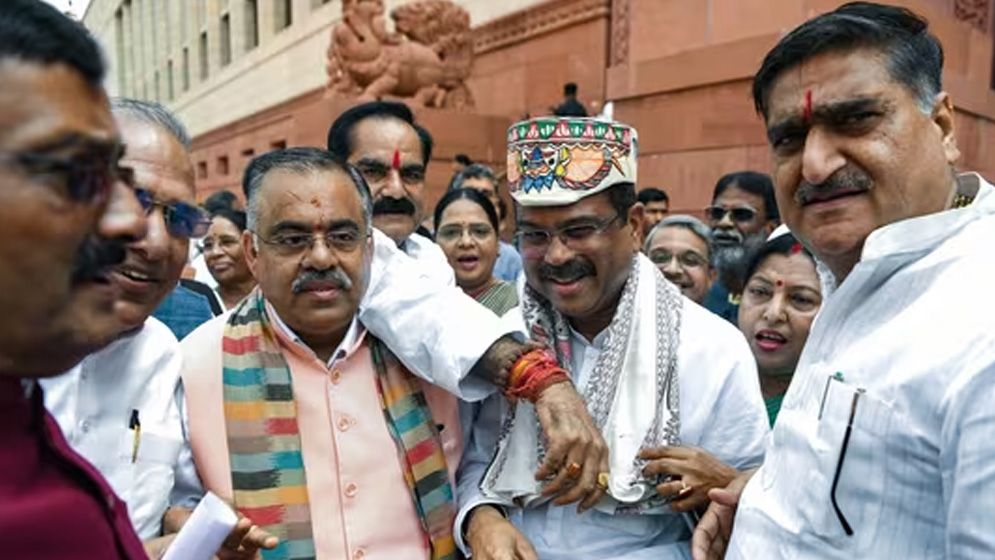 ধর্মেন্দ্র প্রধানের সংসদে উষ্ণ অভ্যর্থনা, 'জিন্দাবাদ' স্লোগান