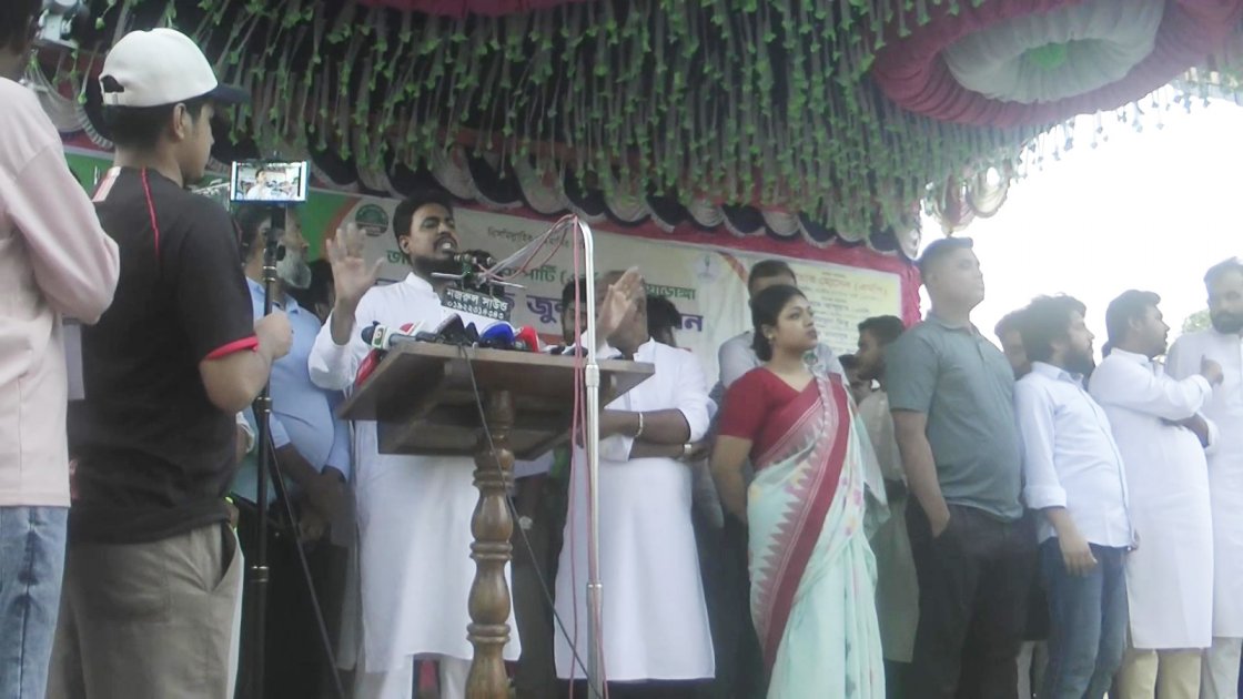 বিএনপি দেশের মানুষের সঙ্গে প্রতারণা করছে: আখতার হোসেন