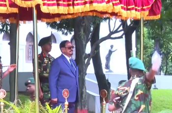 ভারপ্রাপ্ত রাষ্ট্রপতি হাফিজ উদ্দিনের বঙ্গভবনে প্রথম সফর