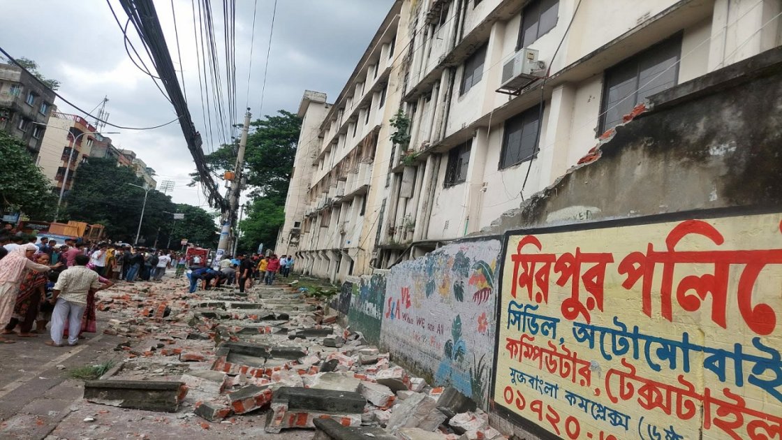 মিরপুরে দেয়াল ধসে নারী নিহত, আহত ৭ জন