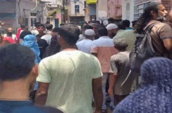 যশোরে এমপি কন্যার আচরণে বিক্ষোভ, বাড়ি ঘেরাও স্থানীয়দের