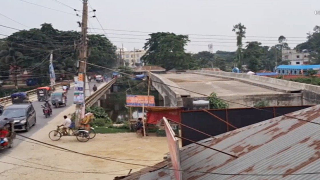 গাইবান্ধার দুই সেতু সংযোগ সড়ক না থাকায় অকেজো