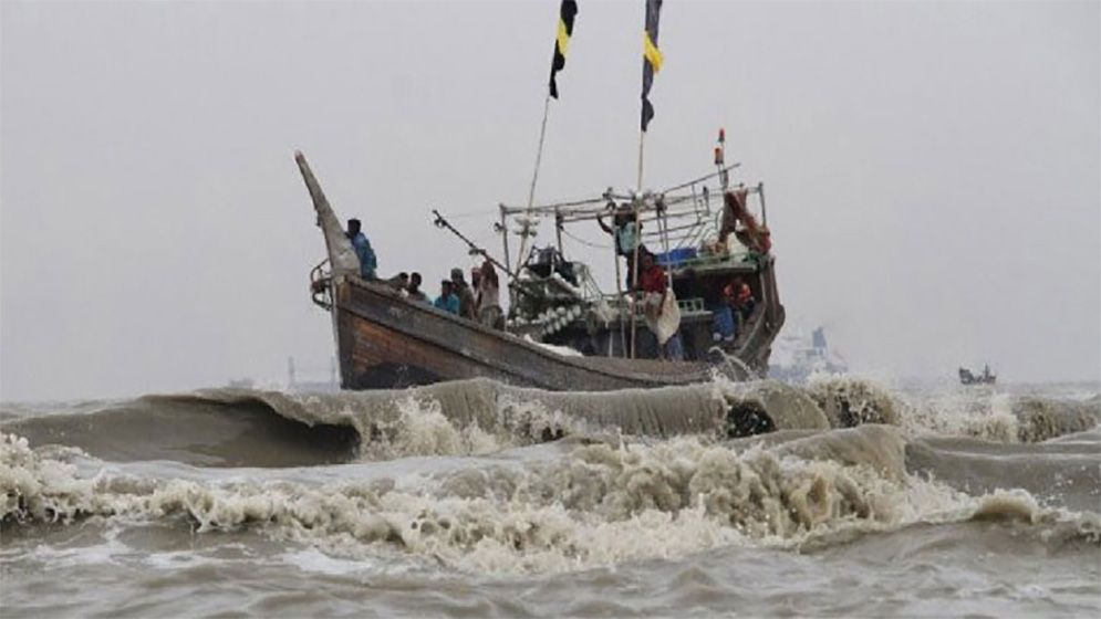 গভীর নিম্নচাপ দুর্বল, বন্দরে ৩ নম্বর সতর্ক সংকেত বহাল