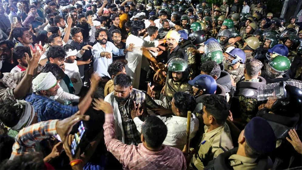 ভোপালে কৃষক বিক্ষোভ, মুখ্যমন্ত্রীর বাসভবন ঘেরাওয়ের চেষ্টা