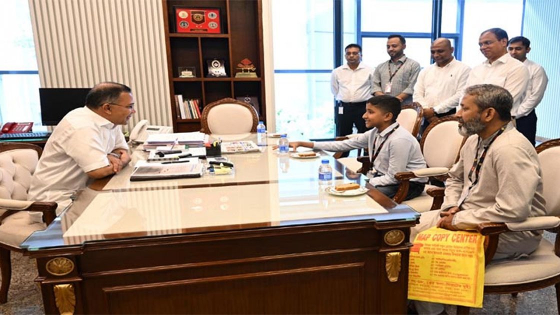 প্রধানমন্ত্রীর সঙ্গে সাক্ষাৎ করল তাহসিন, বোনের স্মৃতিতে আবেগঘন মুহূর্ত