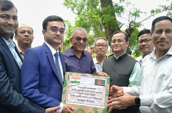 ত্রিপুরার মুখ্যমন্ত্রী প্রধানমন্ত্রী তারেক রহমানকে আনারস উপহার দিলেন