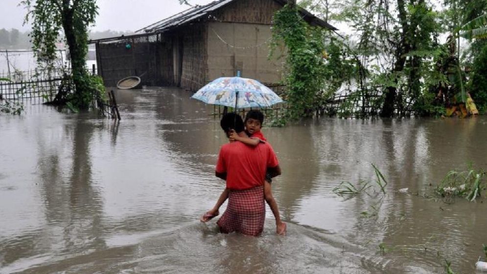 আসামে বন্যায় মৃতের সংখ্যা বেড়ে ৭৫, ৩ লাখ ৩২ হাজার মানুষ ক্ষতিগ্রস্ত