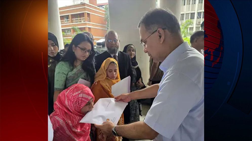 প্রধানমন্ত্রীর হাতে প্রতিবন্ধীদের নিয়োগপত্র প্রদান