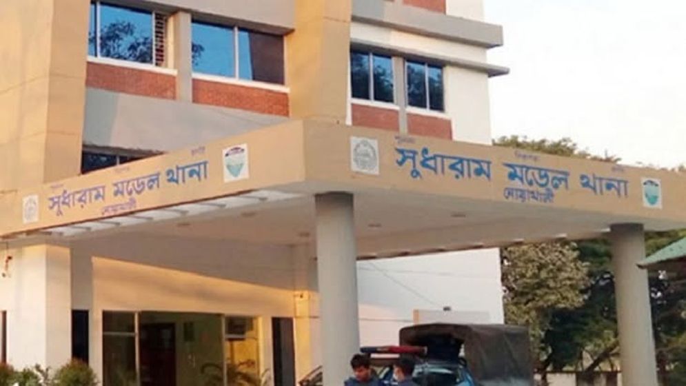 নোয়াখালীতে ব্যবসায়ীর বাড়িতে ডাকাতির ঘটনায় আহত ৫