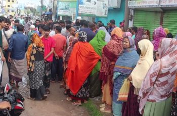 নওগাঁয় বাসের চাপায় শিক্ষকের মৃত্যু