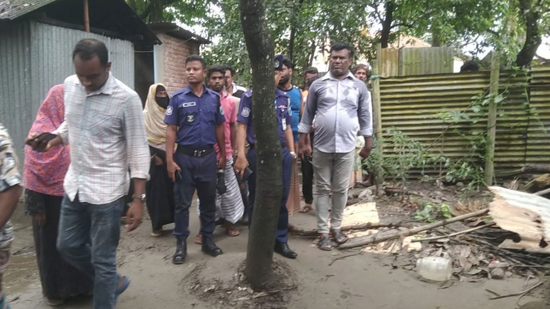 পাবনায় টয়লেটের ট্যাংকে উদ্ধার স্কুলশিক্ষিকার মরদেহ