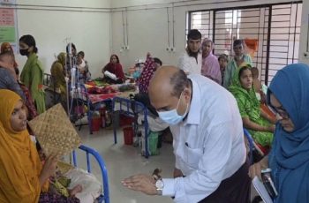 পটুয়াখালী মেডিকেলে স্বাস্থ্য পরিচালক ডা. রিফাতুলের কঠোর পরিদর্শন
