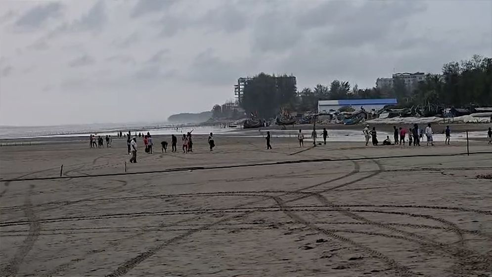 কক্সবাজারে প্যারাসেইলিং করতে গিয়ে পর্যটকের মৃত্যু